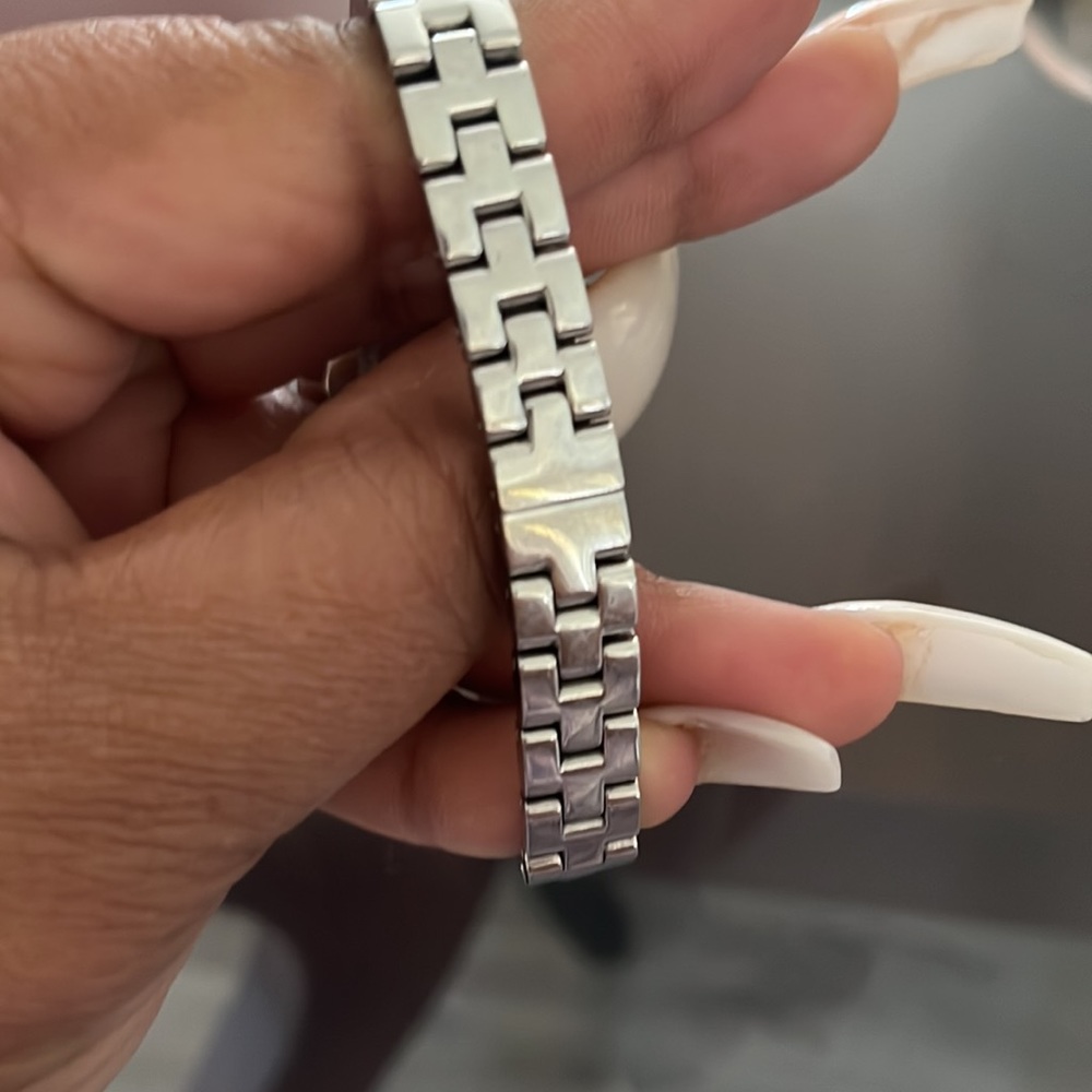 Movado Women's BOLD Bangle Stainless Steel with Sunray Dial Silver/Gold/… - Picture 4 of 7